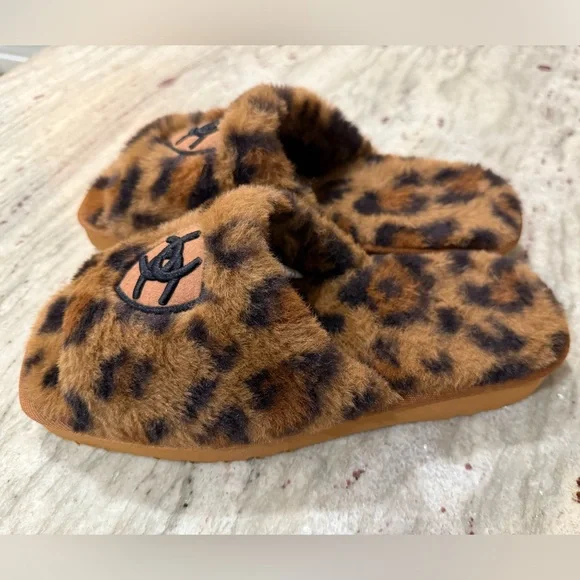 Ariat Leopard Print Fuzzy Slippers - Picture 2 of 4